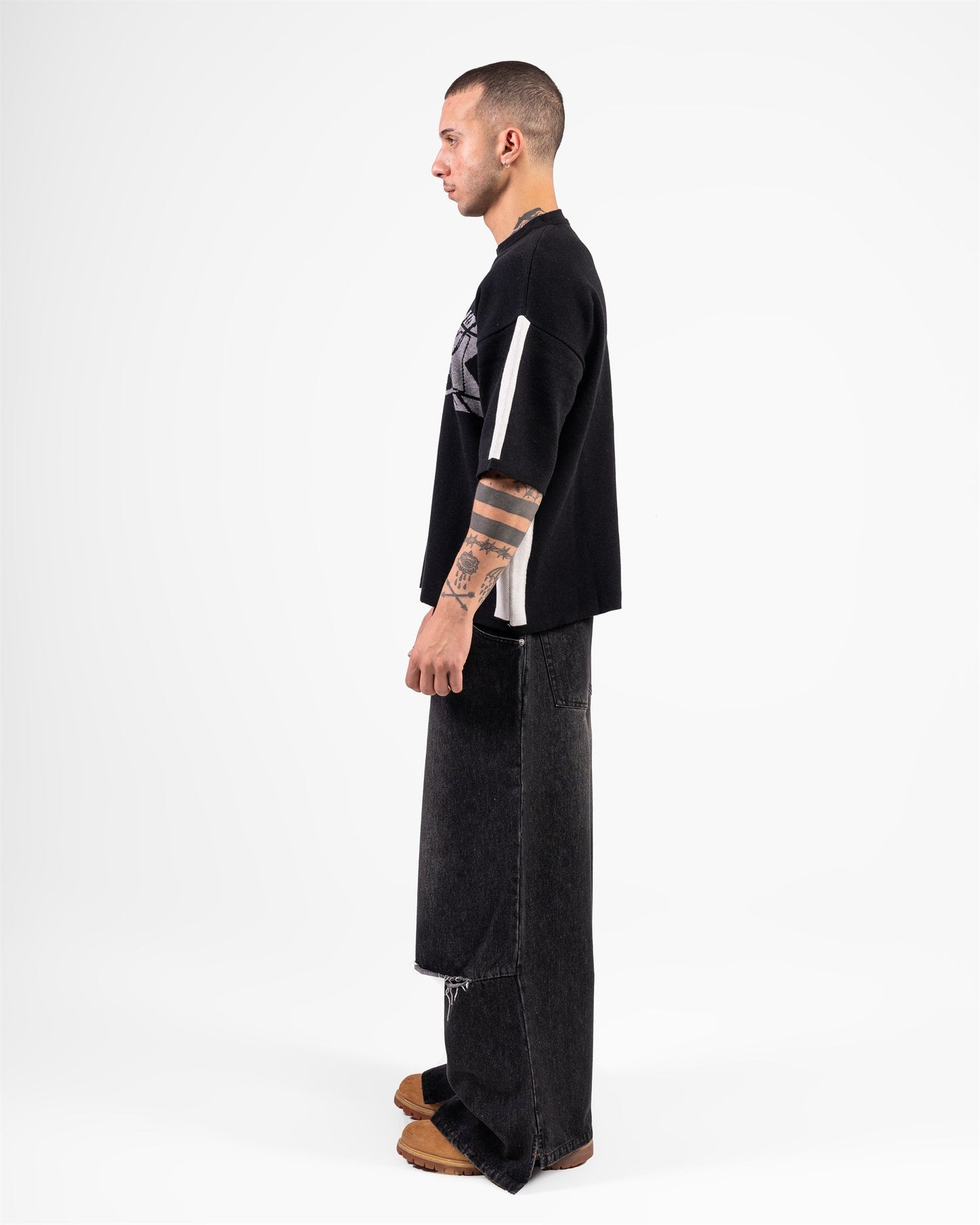 KNITTED ROUND T-SHIRTS (BLACK)